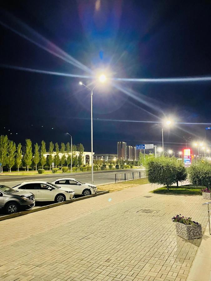 Park Avenue Напротив Ботанического Сада Астана Екстериор снимка